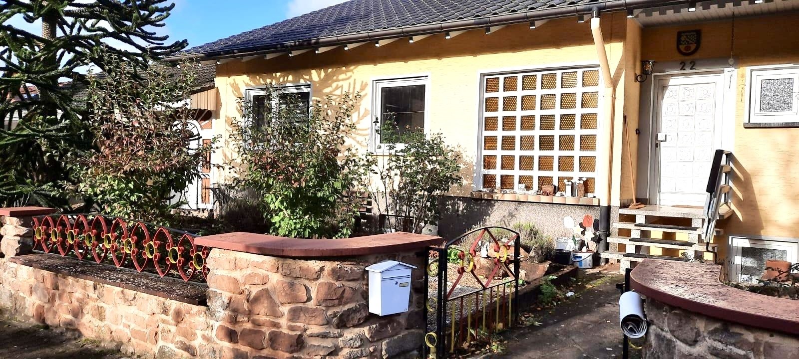 Wohnhaus mit Einliegerwohnung in guter Lage in Breunigweiler Wohnhaus mit Einliegerwohnung in guter Lage in Breunigweiler
