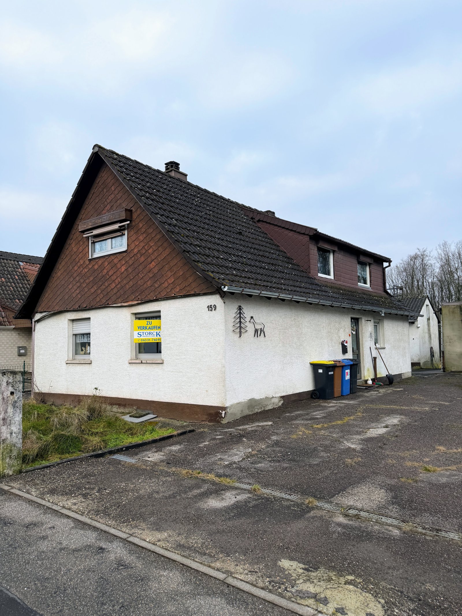 Einfamilienhaus mit großem Grundstück und Garage am Sommerwald (Sanierungsobjekt) Einfamilienhaus mit großem Grundstück und Garage am Sommerwald (Sanierungsobjekt)