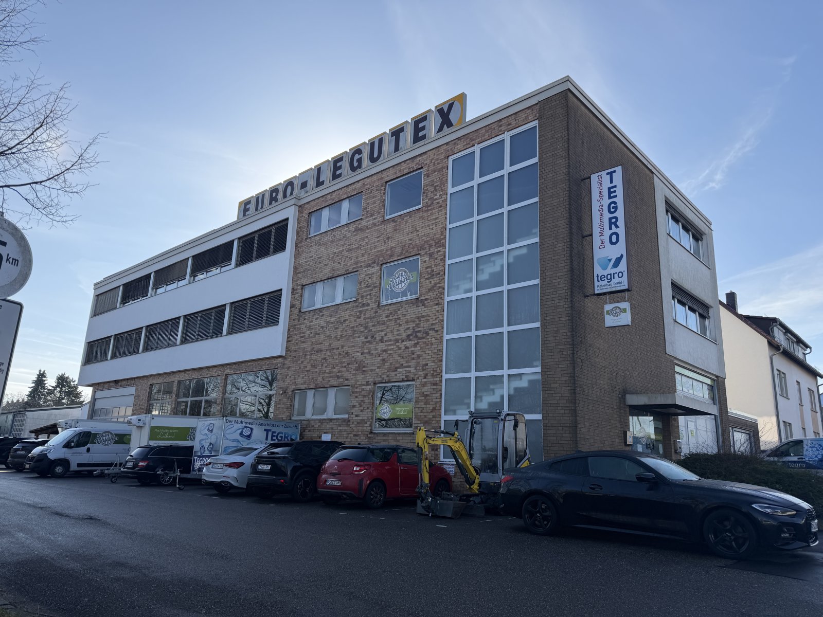 Großzügige Gewerbefläche (ca. 860 m²) mit Rampe, Lastenaufzug & Top-Anbindung – flexibel nutzbar Großzügige Gewerbefläche (ca. 860 m²) mit Rampe, Lastenaufzug & Top-Anbindung – flexibel nutzbar